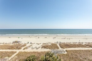 På stranden