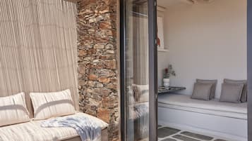 Suite Junior, vista mare | Biancheria da letto di alta qualità, copriletto in piuma