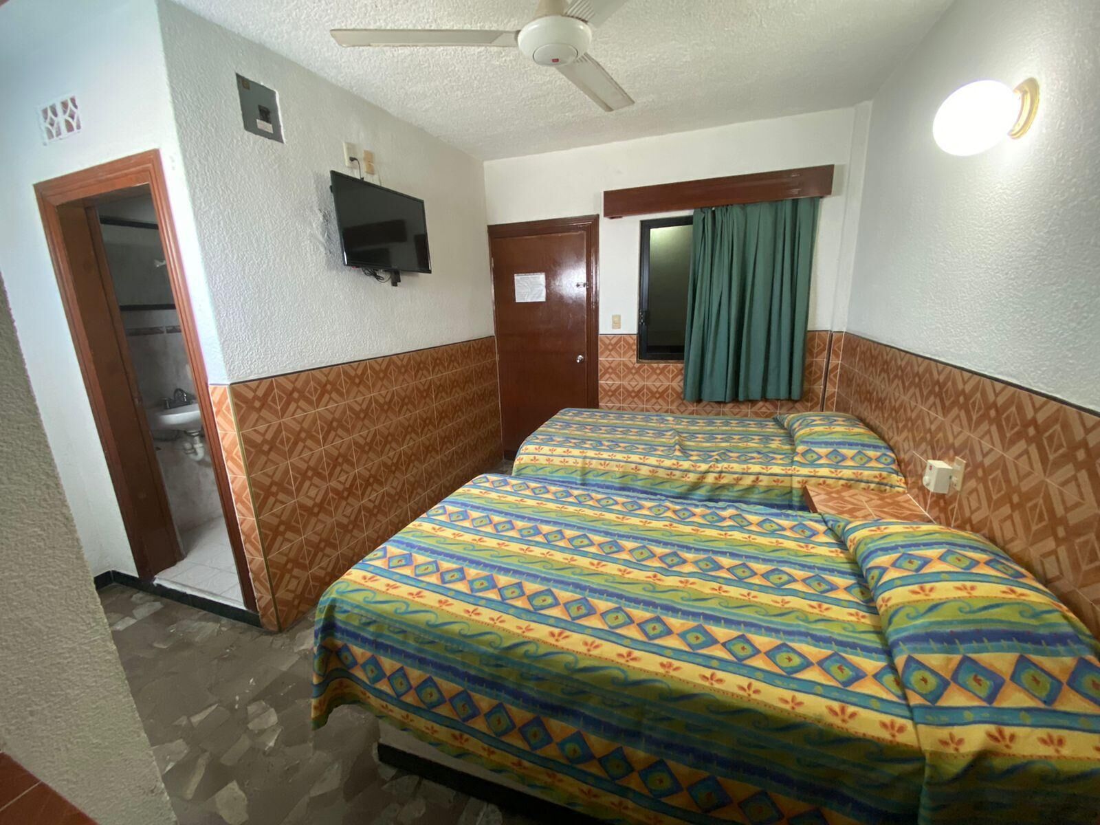 Desk, iron/ironing board (on request), WiFi (free), bed sheets