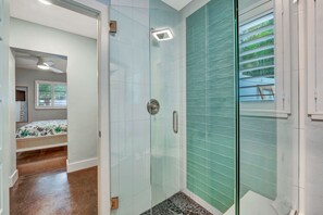 Hair dryer, towels - Private Heated Pool, walk to St Armand's! Perfect for families! (Lido Key)