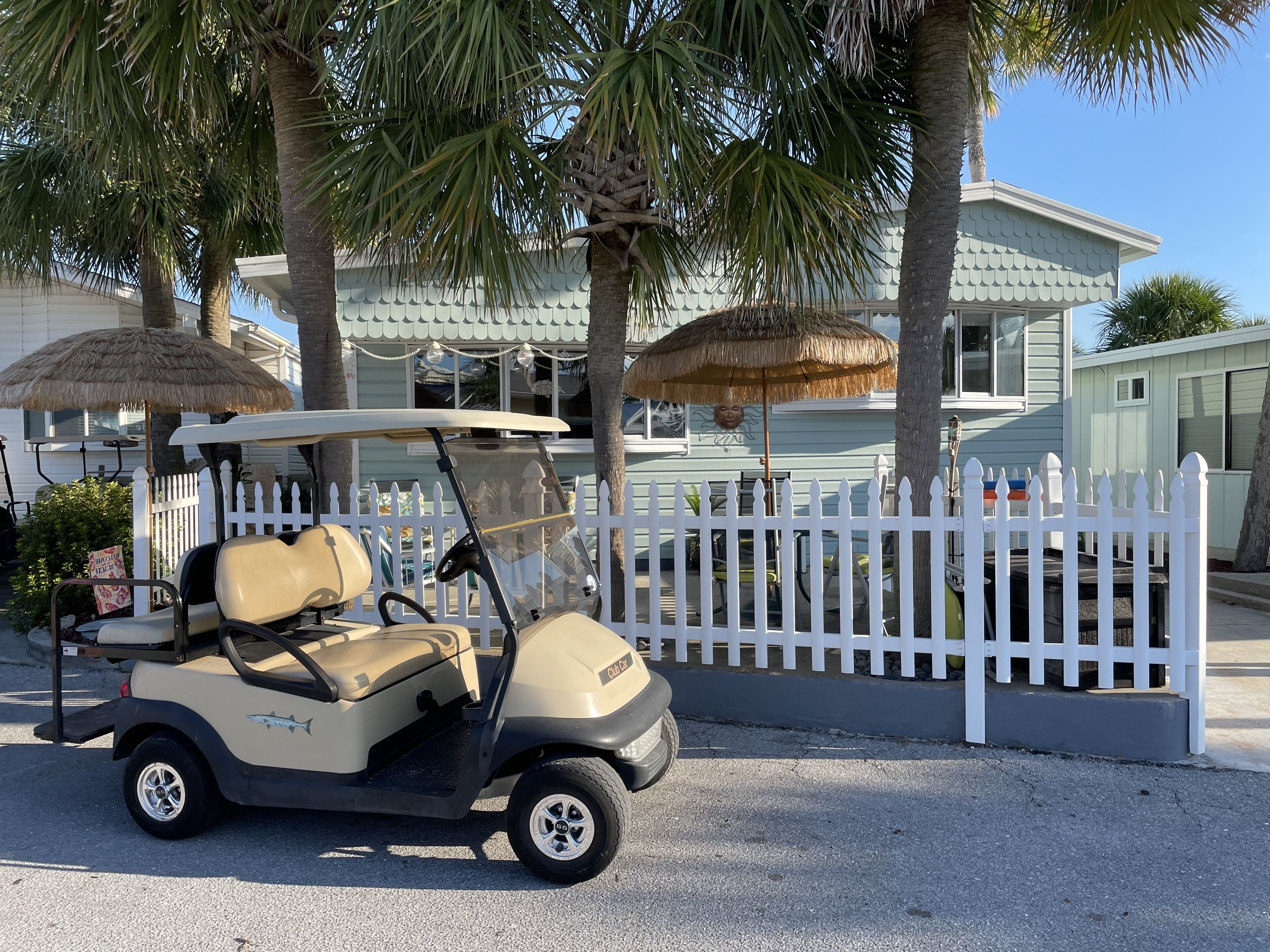 Spacious 3/2 Venture Out Home with golf cart and bikes  KING beds 🛏 