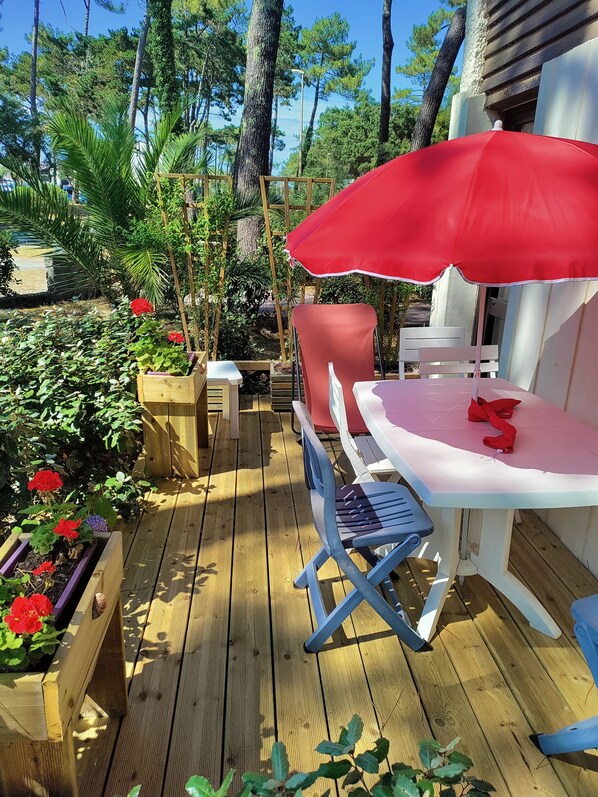 Outdoor dining - Seignosse le Penon apartment - walking distance to shops and beaches (Seignosse)