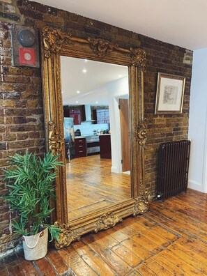 Apartment (3 Bedrooms) | Interior detail - Loft Apartment, With Roof Terrace in the Heart of Shoreditch (London)