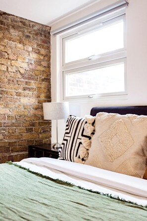 Apartment (3 Bedrooms) | 3 bedrooms, premium bedding, individually decorated - Loft Apartment, With Roof Terrace in the Heart of Shoreditch (London)