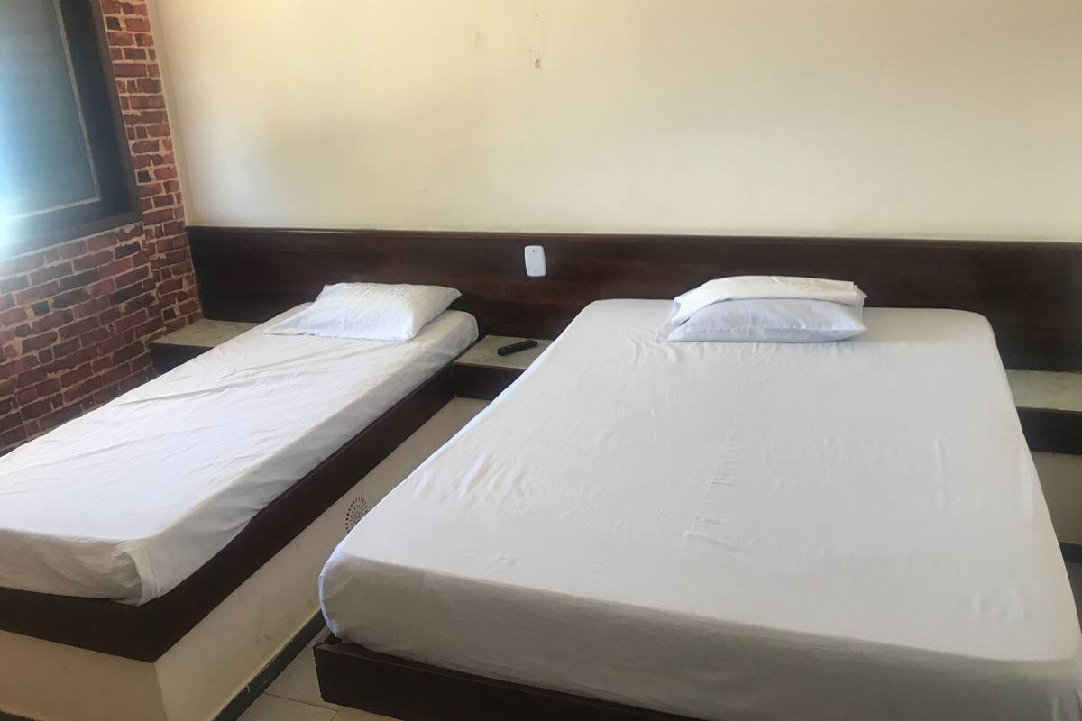 Dreibettzimmer (1 Double bed + 1 Single bed)