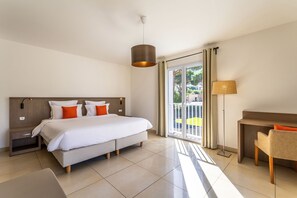 4 bedrooms, iron/ironing board, Internet, bed sheets