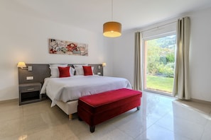 4 bedrooms, iron/ironing board, Internet, bed sheets - Exclusive Four-Bedroom Villa featuring a Private Pool, Garden, Parking and Spa (Calvi)