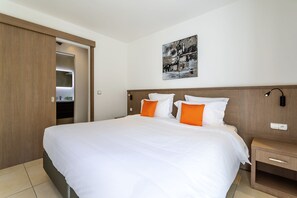 4 bedrooms, iron/ironing board, Internet, bed sheets