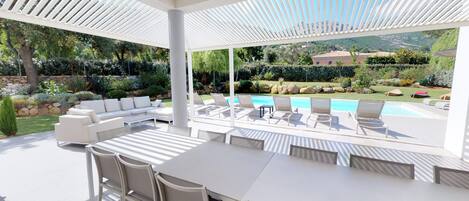 من حمّامات السباحة المغطاة