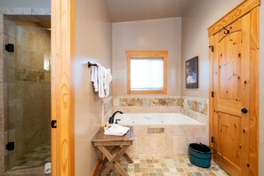 Combined shower/tub, jetted tub, hair dryer, towels