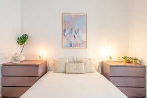 1 bedroom, desk, iron/ironing board, internet