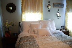 3 室のベッドルーム、デスク、アイロン / アイロン台、旅行用ベビーベッド