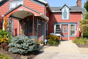 Exterior - Historic Century Home on Chardon Square (Chardon)