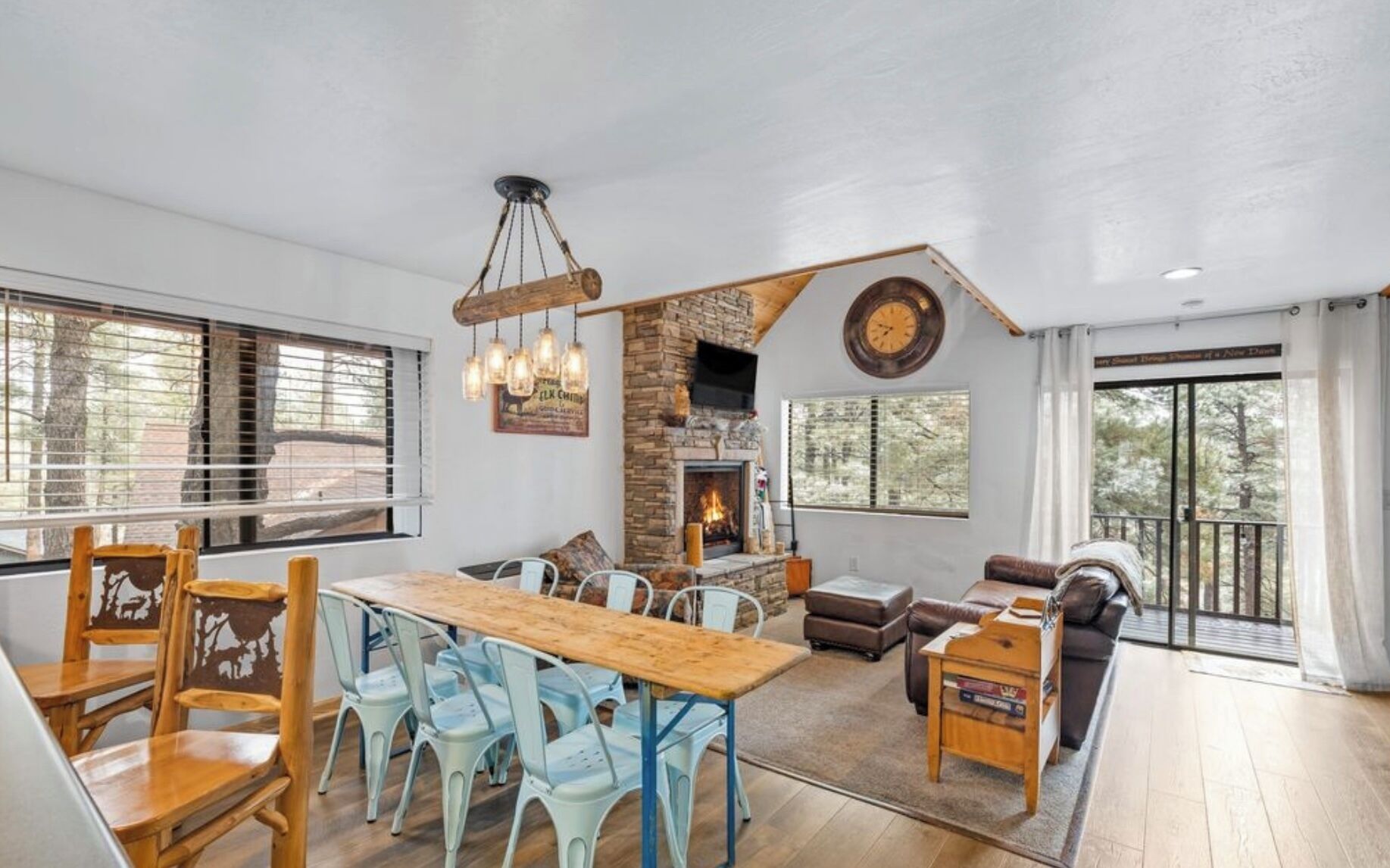 スマートテレビ、暖炉、テレビゲーム、書庫