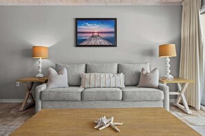TV, Netflix, Hulu, streaming services - Deja View-Beachfront-Heated Pool-Elevator (Destin)