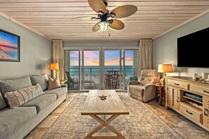 TV, Netflix, Hulu, streaming services