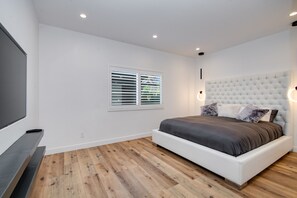 3 bedrooms, desk, WiFi, wheelchair access