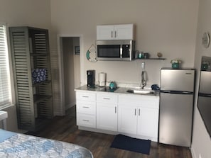 Fridge, microwave, stovetop, coffee/tea maker