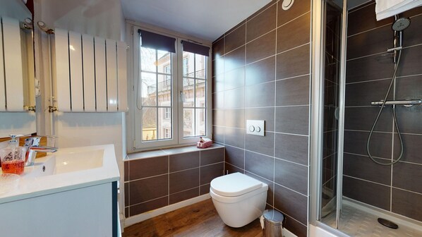 Bathtub, hair dryer, towels, soap