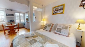 4 bedrooms, iron/ironing board, travel cot, free WiFi