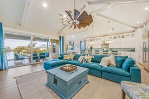 TV, fireplace, DVD player, books - Yellowfin Inn: Luxury canal-front, pool home on Anna Maria Island (Anna Maria)