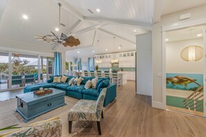 Smart TV, books - Yellowfin Inn: Luxury canal-front, pool home on Anna Maria Island (Anna Maria)