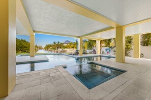A heated pool - Yellowfin Inn: Luxury canal-front, pool home on Anna Maria Island (Anna Maria)
