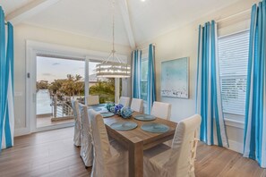 Dining - Yellowfin Inn: Luxury canal-front, pool home on Anna Maria Island (Anna Maria)