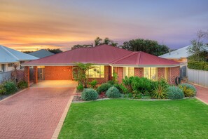 Exterior - Family friendly holiday escape in sought after beachside enclave (Quindalup)