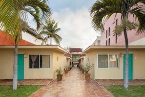 Exterior - Las Arenas Bungalows Melaque (San Patricio Melaque)