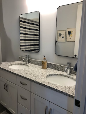 Combined shower/bathtub, hair dryer, towels, soap