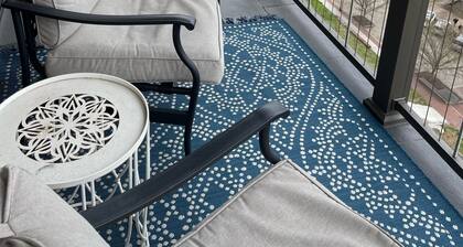 Penthouse - River View, Walk to Restaurants, Pet Friendly, monthly discount