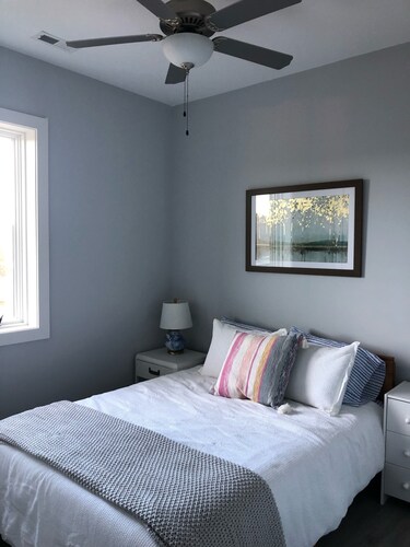 Penthouse - River View, Walk to Restaurants, Pet Friendly, monthly discount