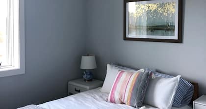 Penthouse - River View, Walk to Restaurants, Pet Friendly, monthly discount