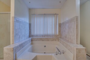Combined shower/tub, towels, shampoo, toilet paper