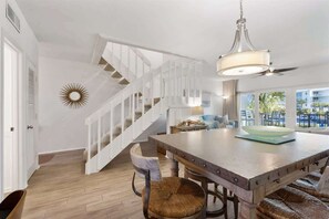 Dining - Swell Life - Private Beach- 4 Bikes (Santa Rosa Beach)