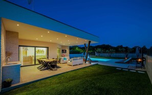 Outdoor dining - Villa Bambina with Heated Pool (Krnica)