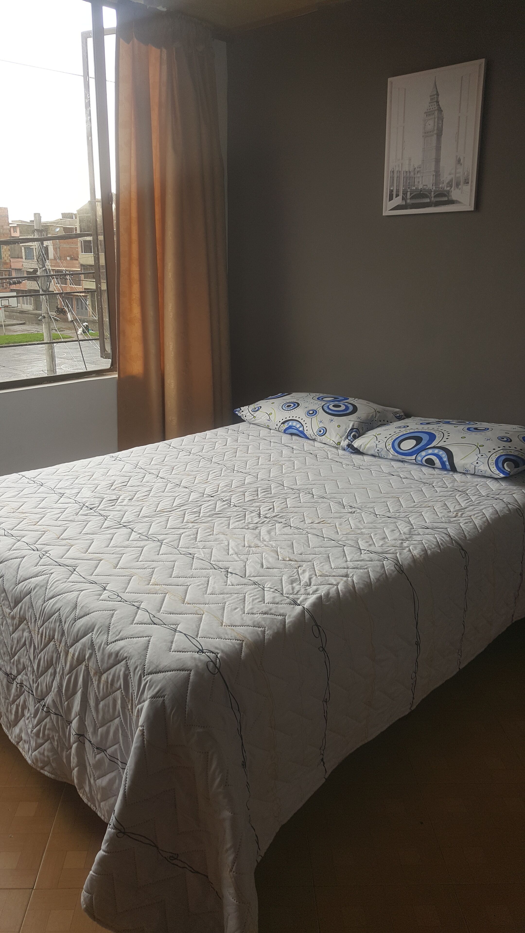 2 quartos, escrivaninha, ferros/tábuas de passar roupa, Wi-Fi