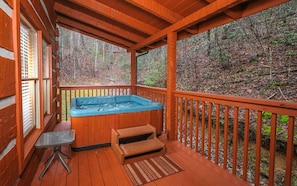 Outdoor spa tub - Highland Hideaway - Pet Friendly with Modern Vibes (Sevierville)
