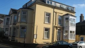 A two-story building with a flat roof and multiple windows. - Apsley House Flat 1 - 4 Berth (Great Yarmouth)