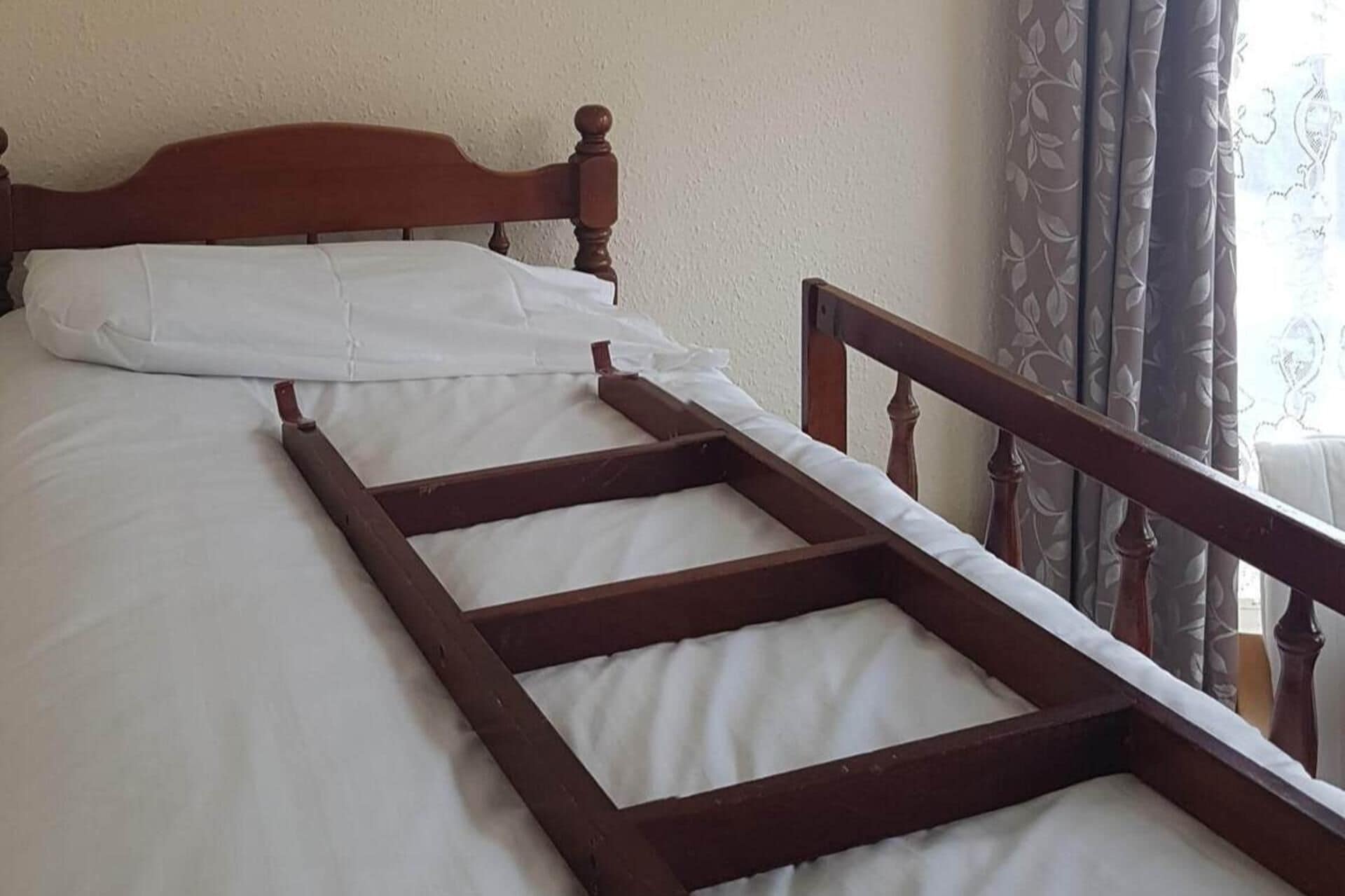 2 kamar tidur, setrika/meja setrika, Wi-Fi gratis, dan seprai linen