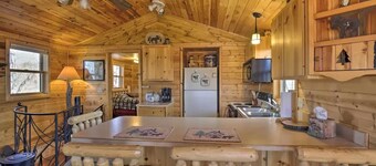 Secluded Waterfront Cabin on hiking trails! Lake on one side river on the other.