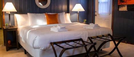 4 bedrooms, desk, iron/ironing board, WiFi