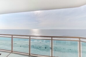 Interior - 12th-floor oceanfront beauty with beach access, hot tub & pool on-site (North Myrtle Beach)