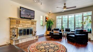 Télévision, cheminée