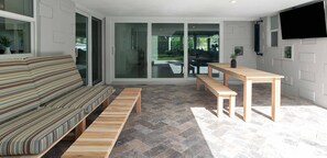 Outdoor dining - Private Resort (Fort Lauderdale)