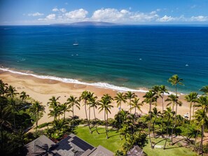 Beach nearby, sun-loungers, beach towels