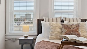 1 bedroom, iron/ironing board, travel cot, free WiFi - Cozy Waco Apartment with a Downtown View (Waco)