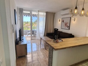 TV - Seaview Friendly Holiday Home 5 (Playa del Inglés)