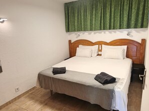 1 camera, ferro/asse da stiro, accesso a Internet, lenzuola